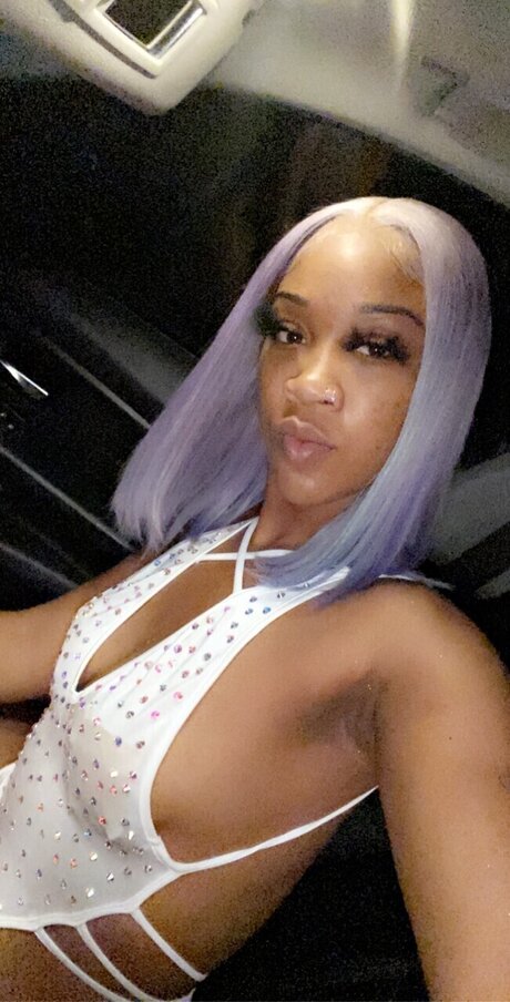 itsJUICY adult model photo