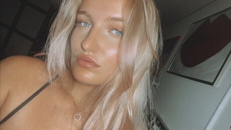 HellKrz pretty pornstar pics