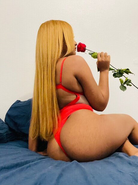 Privona model pornographic images