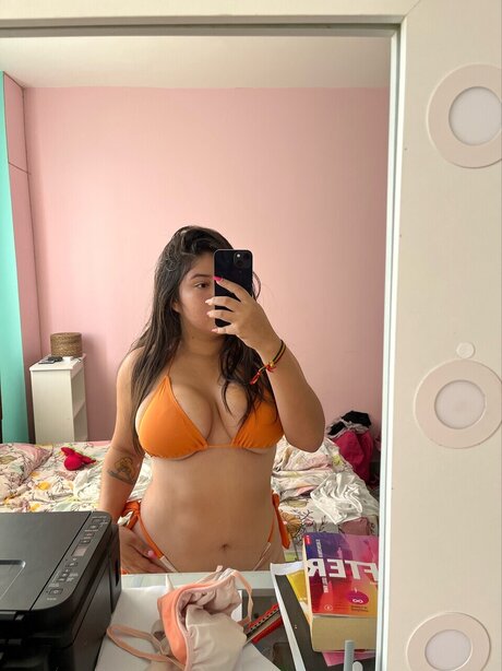 DayitaOn model pretty picture