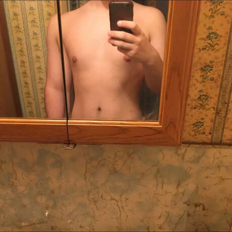 NickD10 model adult pic