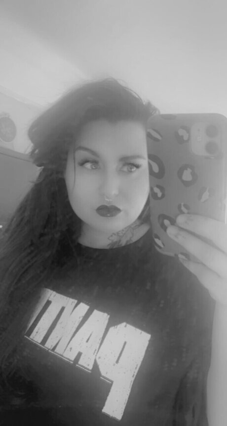 Hellsbells pretty model galleries