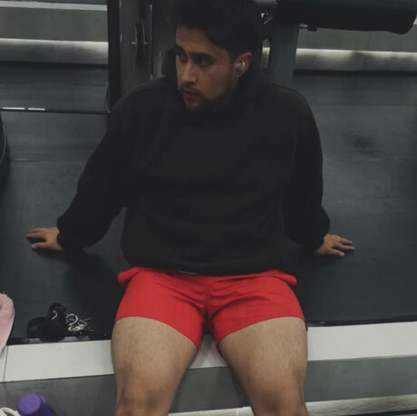 BadDovalBoy pretty model photo