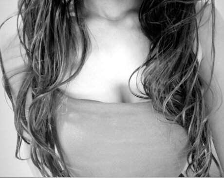 Eryn Zarch nude actress img