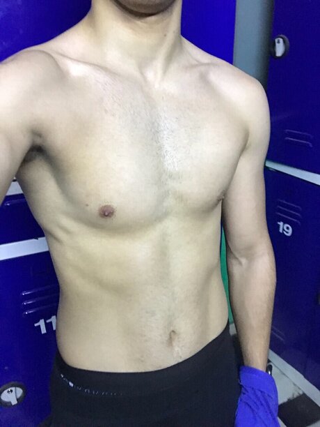 pubvertica model nudes image