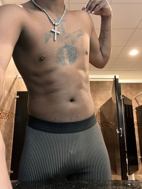 Outsidegooner star high quality pictures