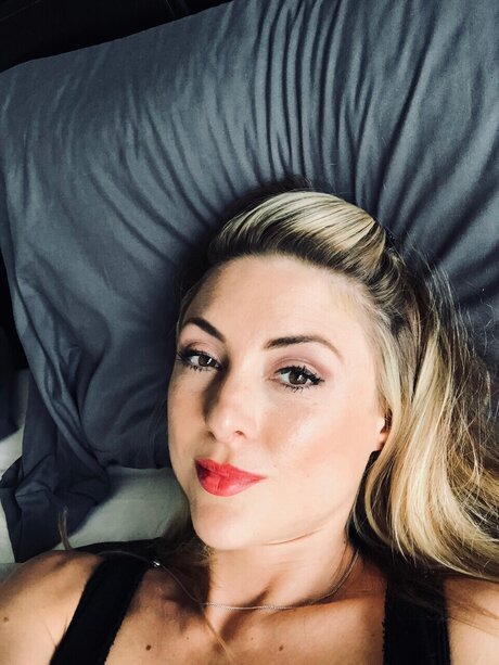 u9349361 naked actress img