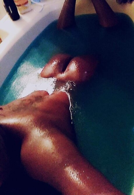 TheLiveSet model best photo