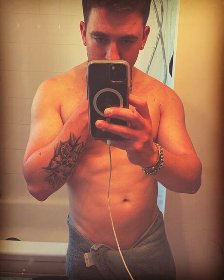 Zaddy202169 erotic pornstar img