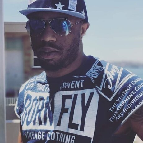 Kevin Lewis art model picture