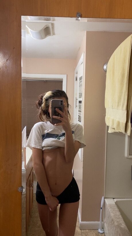 LolaBanks adult actress galleries