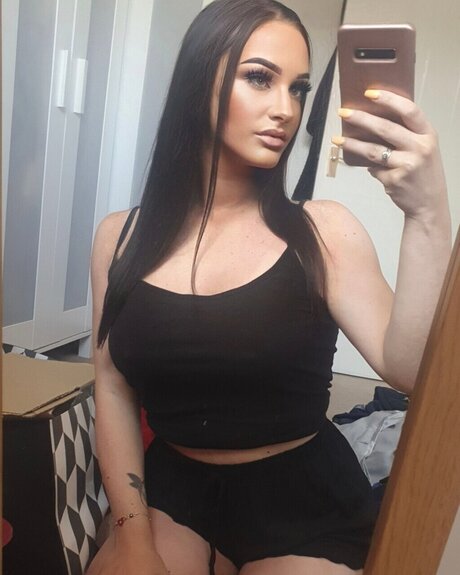 Soph2 naked model image