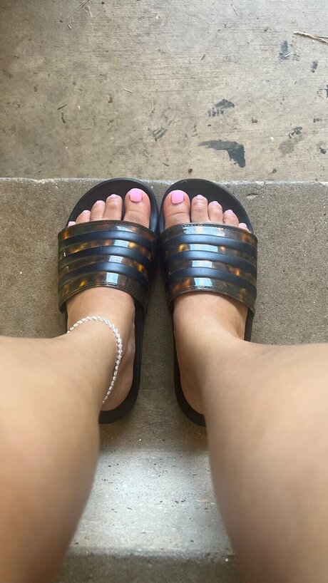 HoneyT pornographic model photos