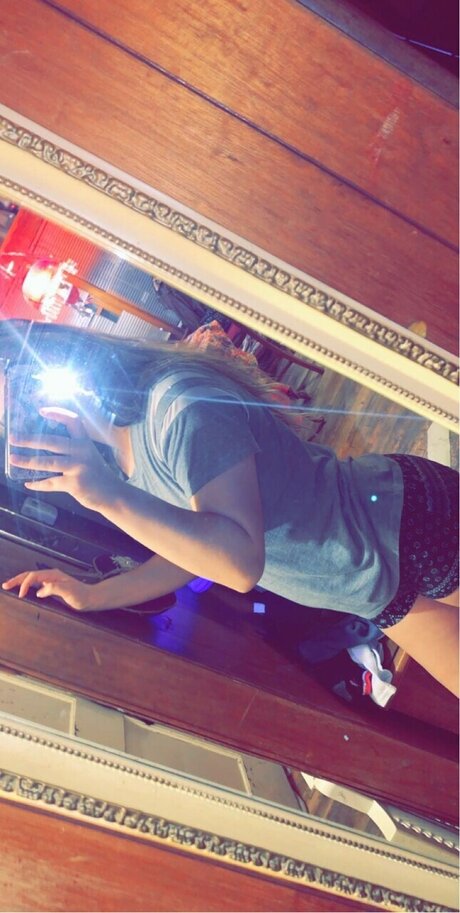 Hothoneybaby adult model photo