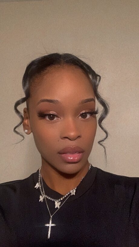 Queen Buie pretty star pic