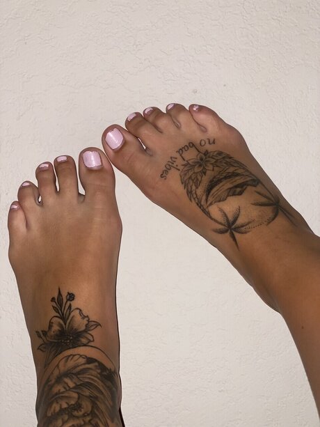 FeetLovers nude pornstar pictures