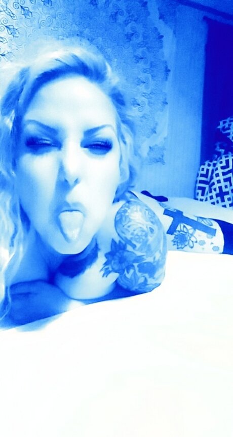 LolliLuxe sexy star pictures