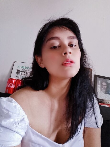 HolyMoly93 star adult pic