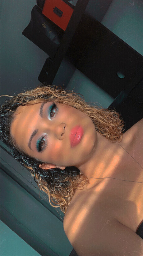 Nayobe Cortes nice model pictures