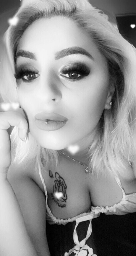 Adelina naked star pics