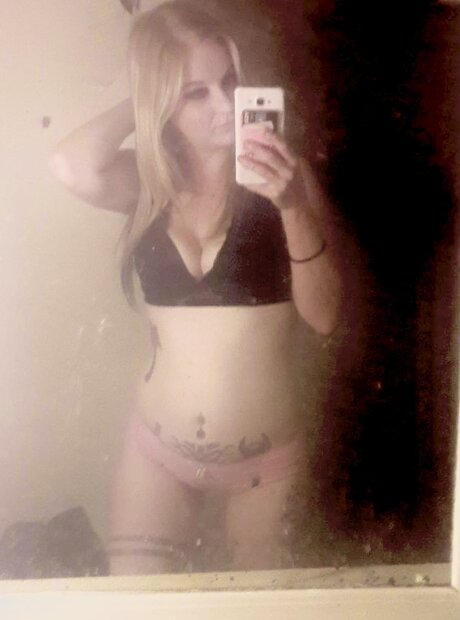 Yourwetdream porn model photo