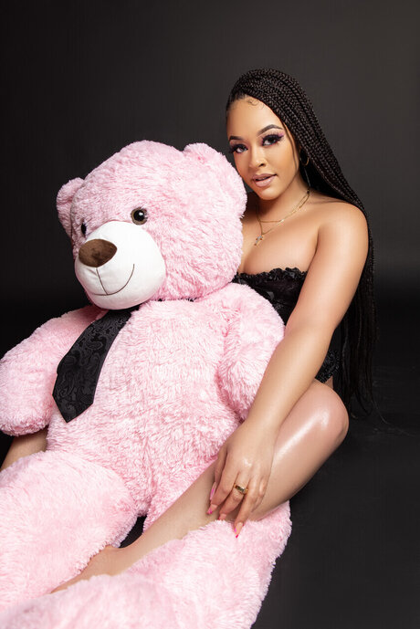 BigBrat naked star pictures