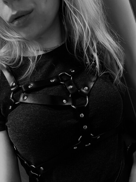 Crimson Lisbeth hd actress galleries