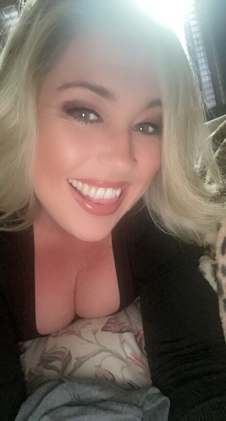 Danielle Andrews model xxx image