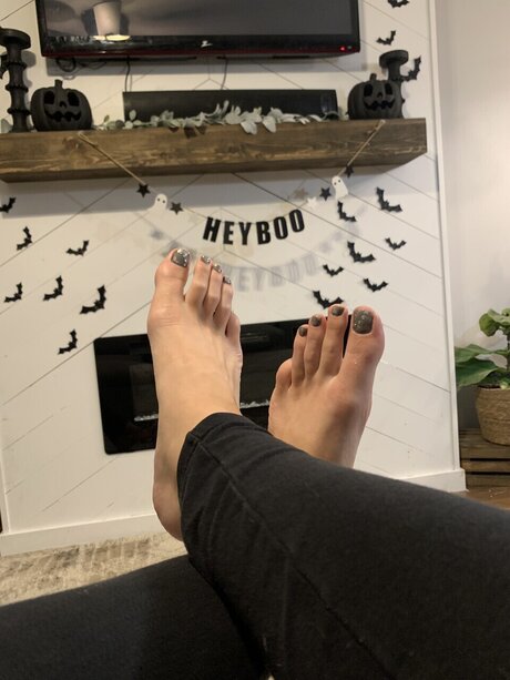 Faulty Feet star exclusive images