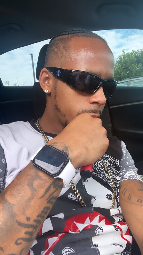 Stretch hot actress image