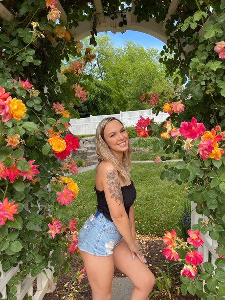 Kirsten Ariana xxx actress gallery