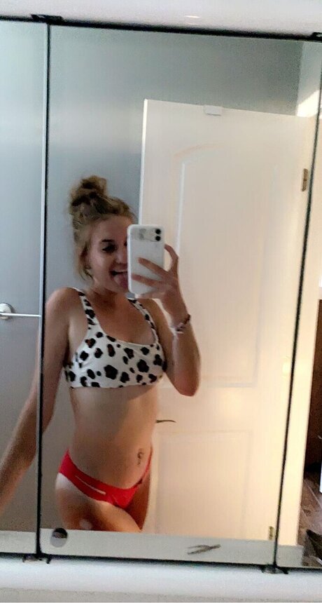 Adriana Lynae exclusive actress photo