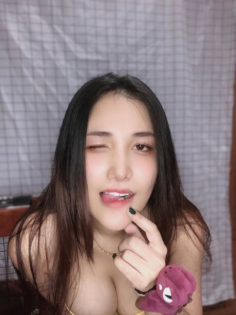 Raylyn_ exclusive model pictures