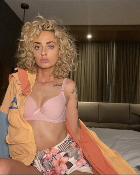 Pebbles star naked pic