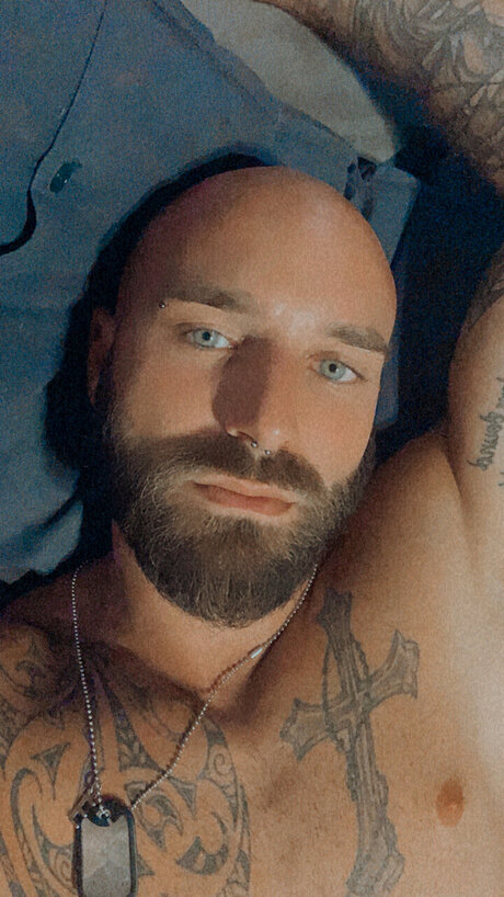 Nicol Torzoni pretty pornstar image