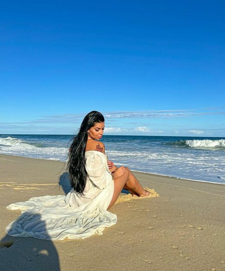 Bianca Leao nude pornstar images