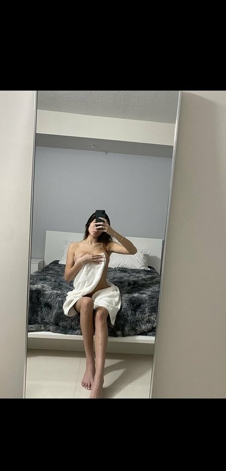 vicchuertass pornstar nude image