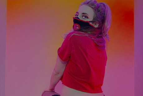 poppykoch hot model image