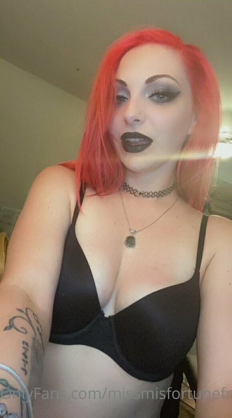 missmisfortunefree sexy model image