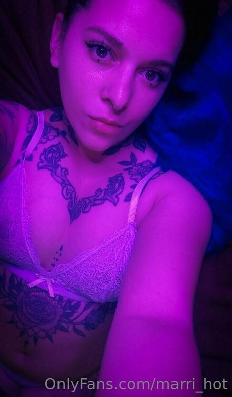 marri hot star photo