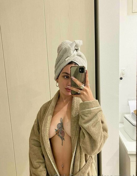 marri hot model beautiful pics