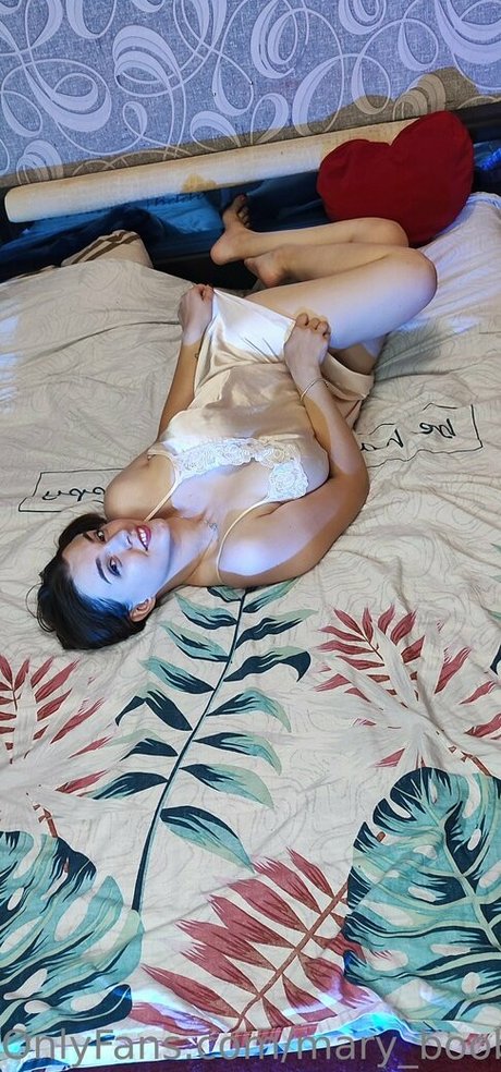 mary boobs hd model pic