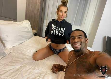 majorwork beautiful model picture