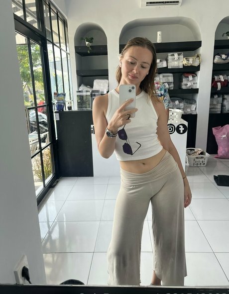 whitewee exclusive actress photos