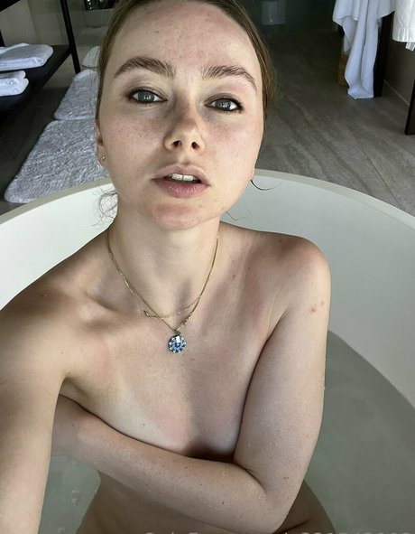 whitewee star nudes images