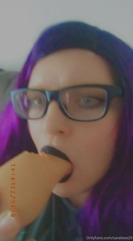 saralove29 free model pics