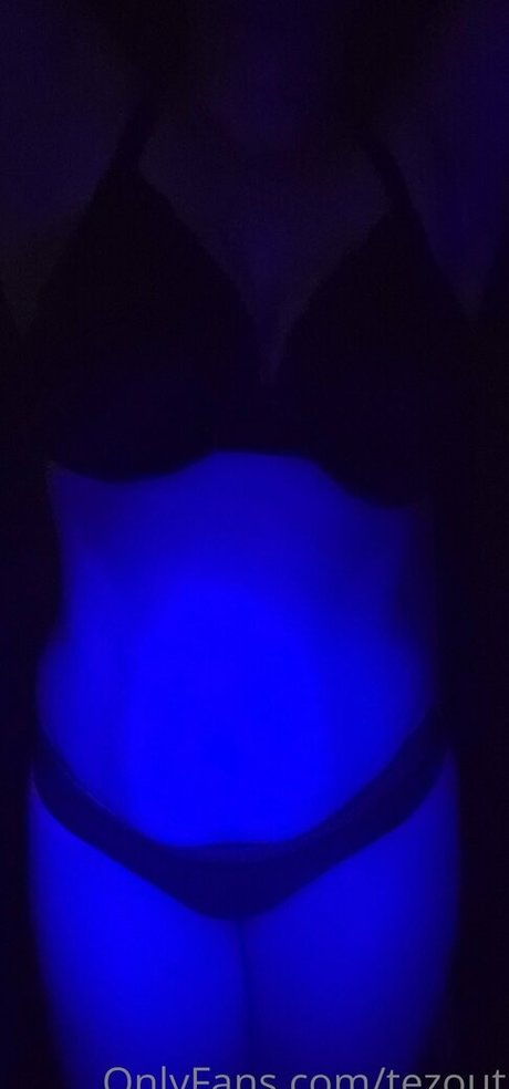 tezout star naked photos