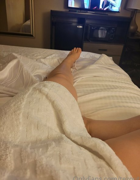 tezout model exclusive photo