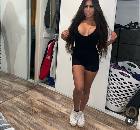 jena larose art model galleries