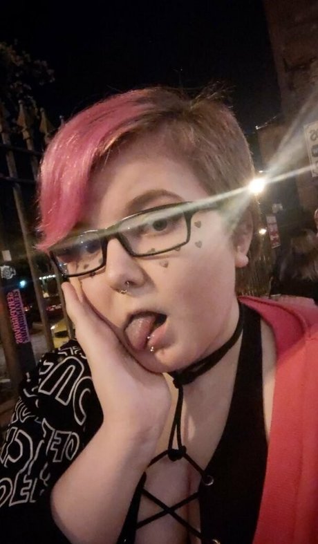 emopink69 model exclusive image